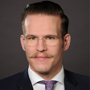 Lukas Werner – Kunstsammler und zufriedener Kunde von Timo RedForest mit Wandbildern aus exklusiven Kunstprojekten